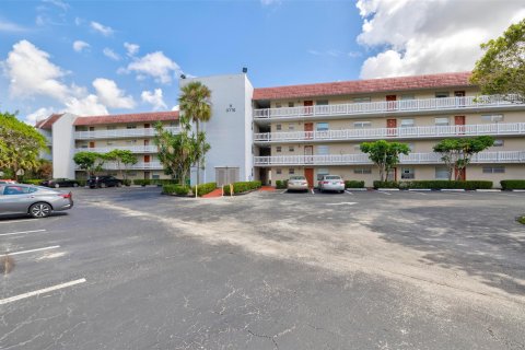 Condominio en venta en Lauderhill, Florida, 1 dormitorio, 67.45 m2 № 1154628 - foto 2