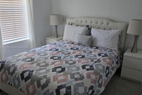 Condo in Davenport, Florida, 3 bedrooms  № 1177783 - photo 4