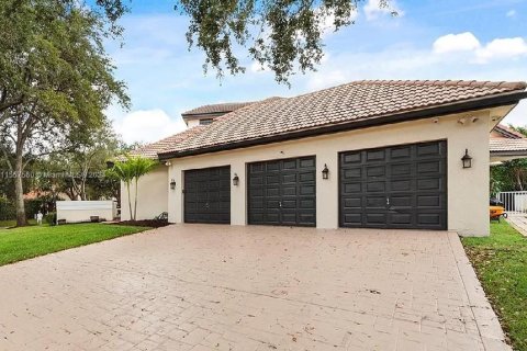 House in Coral Springs, Florida 6 bedrooms, 608.32 sq.m. № 1079965 - photo 5