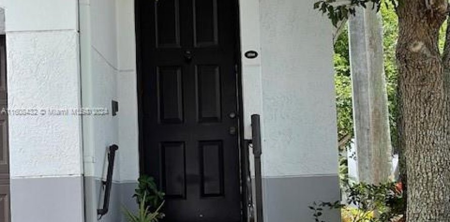 Townhouse in Sunrise, Florida 3 bedrooms, 119.38 sq.m. № 1238112