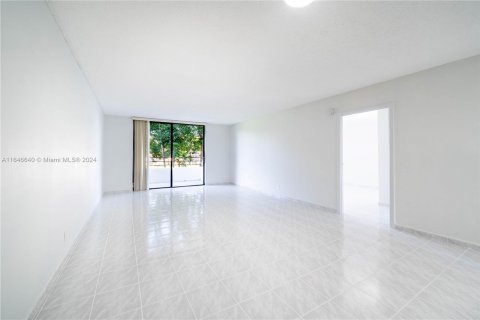 Condominio en alquiler en Hallandale Beach, Florida, 1 dormitorio, 92.9 m2 № 1329525 - foto 12