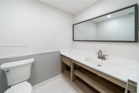 Condominio en alquiler en Hallandale Beach, Florida, 1 dormitorio, 92.9 m2 № 1329525 - foto 14