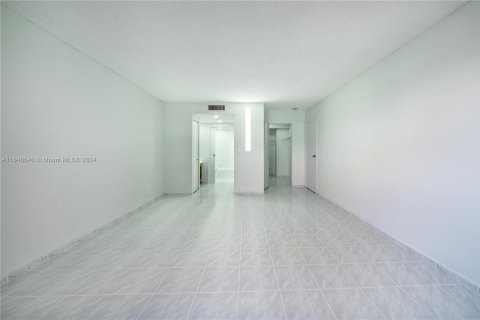 Condominio en alquiler en Hallandale Beach, Florida, 1 dormitorio, 92.9 m2 № 1329525 - foto 25