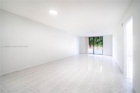 Condominio en alquiler en Hallandale Beach, Florida, 1 dormitorio, 92.9 m2 № 1329525 - foto 10