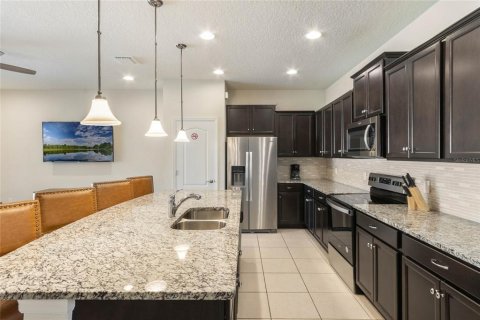 Adosado en venta en Kissimmee, Florida, 5 dormitorios, 210.24 m2 № 1335565 - foto 16