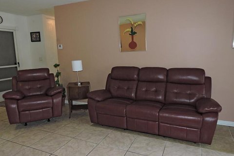 House in West Palm Beach, Florida 1 bedroom, 56.86 sq.m. № 936705 - photo 19