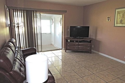 House in West Palm Beach, Florida 1 bedroom, 56.86 sq.m. № 936705 - photo 17