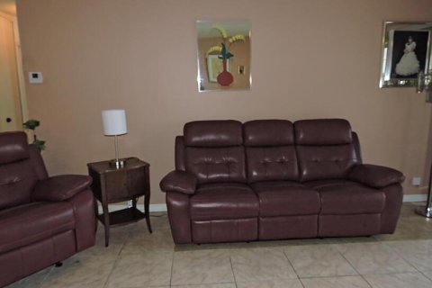 House in West Palm Beach, Florida 1 bedroom, 56.86 sq.m. № 936705 - photo 16