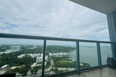 Condo in Miami, Florida, 2 bedrooms  № 1384498 - photo 7