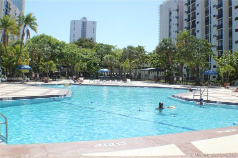 Condo in Sunny Isles Beach, Florida, 2 bedrooms  № 1384452 - photo 20