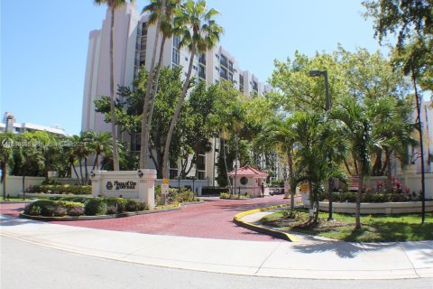 Copropriété à louer à Sunny Isles Beach, Floride: 2 chambres, 83.05 m2 № 1384452 - photo 17