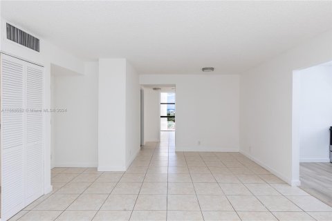 Condo in Sunny Isles Beach, Florida, 2 bedrooms  № 1384452 - photo 5