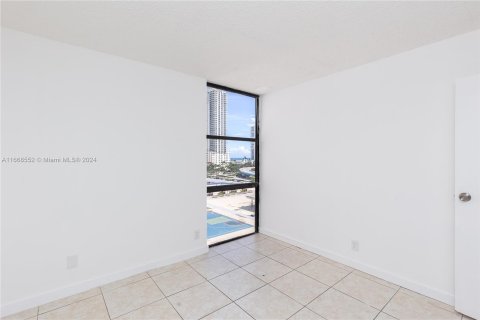 Copropriété à louer à Sunny Isles Beach, Floride: 2 chambres, 83.05 m2 № 1384452 - photo 9