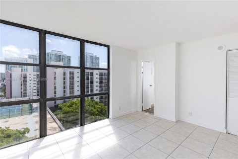 Copropriété à louer à Sunny Isles Beach, Floride: 2 chambres, 83.05 m2 № 1384452 - photo 12