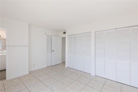 Copropriété à louer à Sunny Isles Beach, Floride: 2 chambres, 83.05 m2 № 1384452 - photo 13