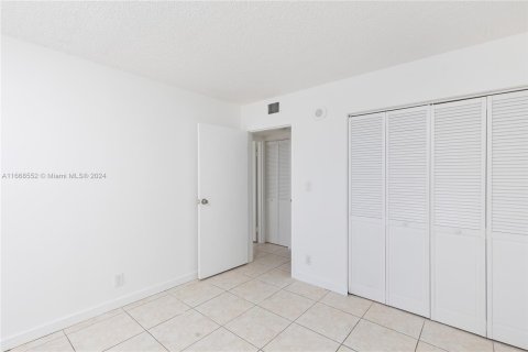 Copropriété à louer à Sunny Isles Beach, Floride: 2 chambres, 83.05 m2 № 1384452 - photo 10