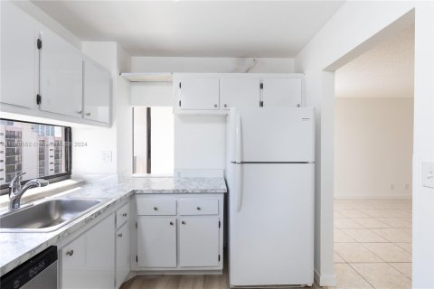 Condo in Sunny Isles Beach, Florida, 2 bedrooms  № 1384452 - photo 2