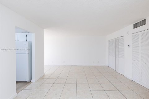 Copropriété à louer à Sunny Isles Beach, Floride: 2 chambres, 83.05 m2 № 1384452 - photo 6