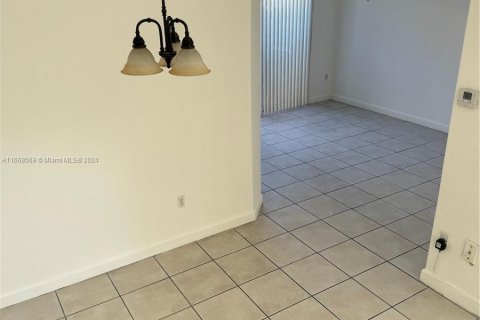 Touwnhouse à louer à Hialeah, Floride: 3 chambres, 139.35 m2 № 1384450 - photo 8