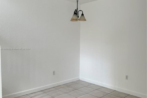 Adosado en alquiler en Hialeah, Florida, 3 dormitorios, 139.35 m2 № 1384450 - foto 4