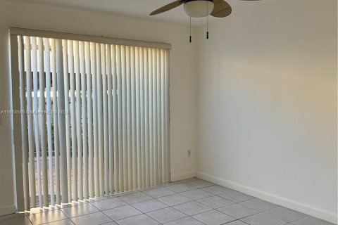 Touwnhouse à louer à Hialeah, Floride: 3 chambres, 139.35 m2 № 1384450 - photo 7