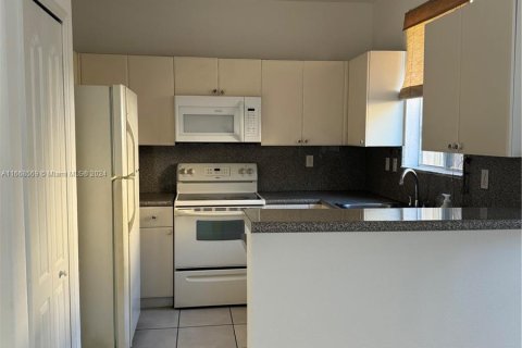 Adosado en alquiler en Hialeah, Florida, 3 dormitorios, 139.35 m2 № 1384450 - foto 9