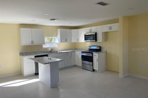 Villa ou maison à vendre à Okeechobee, Floride: 3 chambres, 96.06 m2 № 881357 - photo 4