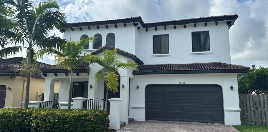 House in Miami, Florida 5 bedrooms, 243.78 sq.m. № 872907