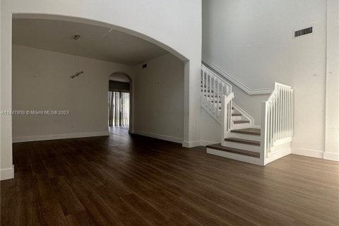 Villa ou maison à louer à Miami, Floride: 5 chambres, 243.78 m2 № 872907 - photo 3