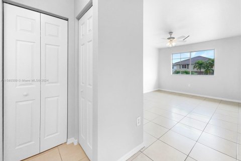 Casa en venta en Cutler Bay, Florida, 4 dormitorios, 158.4 m2 № 1155216 - foto 17