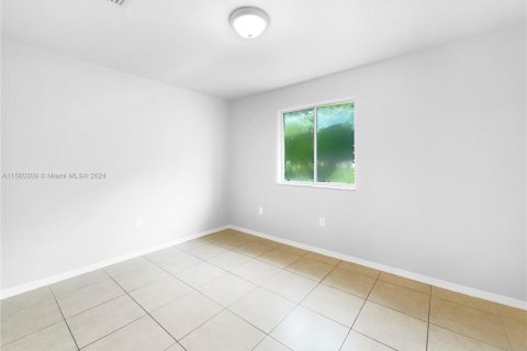 Casa en venta en Cutler Bay, Florida, 4 dormitorios, 158.4 m2 № 1155216 - foto 22