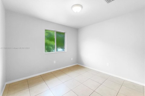 Casa en venta en Cutler Bay, Florida, 4 dormitorios, 158.4 m2 № 1155216 - foto 21