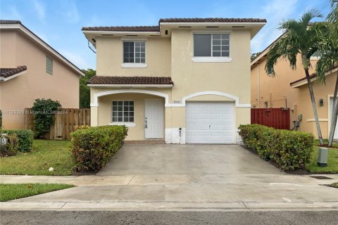 Casa en venta en Cutler Bay, Florida, 4 dormitorios, 158.4 m2 № 1155216 - foto 1