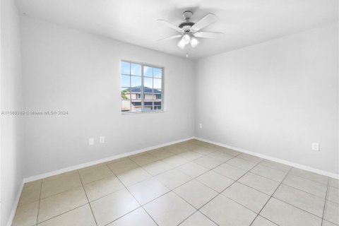 Casa en venta en Cutler Bay, Florida, 4 dormitorios, 158.4 m2 № 1155216 - foto 16