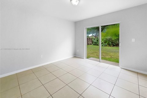 Casa en venta en Cutler Bay, Florida, 4 dormitorios, 158.4 m2 № 1155216 - foto 9