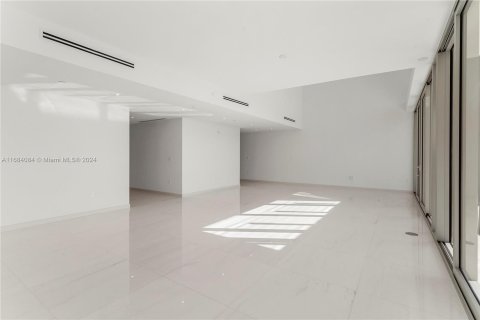 Condominio en venta en Miami, Florida, 5 dormitorios, 397.9 m2 № 1423965 - foto 12