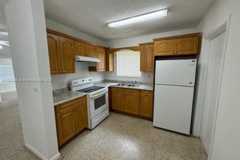 House in Miami, Florida 2 bedrooms, 107.95 sq.m. № 1427945 - photo 17