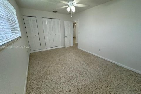 House in Miami, Florida 2 bedrooms, 107.95 sq.m. № 1427945 - photo 14