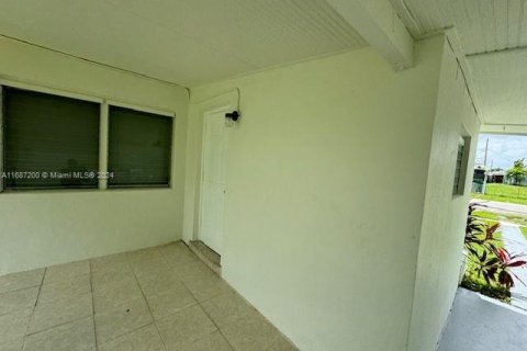 House in Miami, Florida 2 bedrooms, 107.95 sq.m. № 1427945 - photo 5