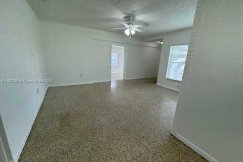 House in Miami, Florida 2 bedrooms, 107.95 sq.m. № 1427945 - photo 10