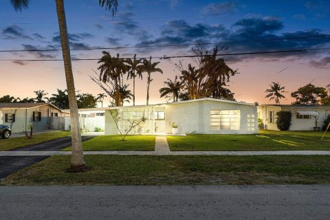 Casa en venta en Palm Springs, Florida, 3 dormitorios, 129.97 m2 № 1154563 - foto 1