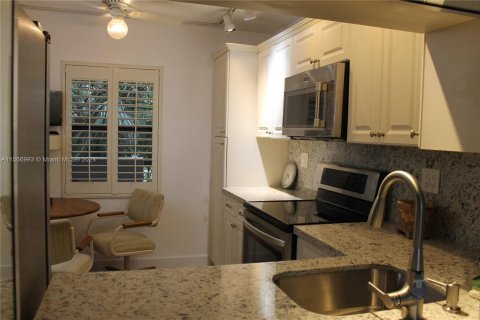 Condo in Coconut Creek, Florida, 2 bedrooms  № 1104071 - photo 13