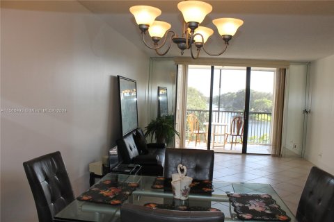 Condo in Coconut Creek, Florida, 2 bedrooms  № 1104071 - photo 17