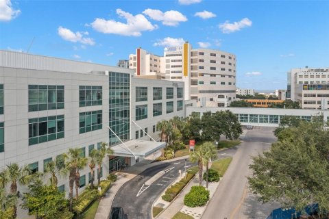 Propiedad comercial en venta en Saint Petersburg, Florida, 344.11 m2 № 1340681 - foto 1