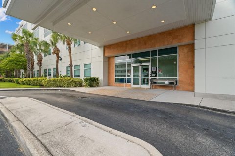 Propiedad comercial en venta en Saint Petersburg, Florida, 344.11 m2 № 1340681 - foto 5