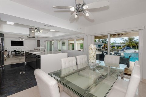 House in Lauderdale-by-the-Sea, Florida 4 bedrooms, 272.58 sq.m. № 1381984 - photo 19