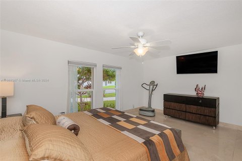 House in Lauderdale-by-the-Sea, Florida 4 bedrooms, 272.58 sq.m. № 1381984 - photo 23