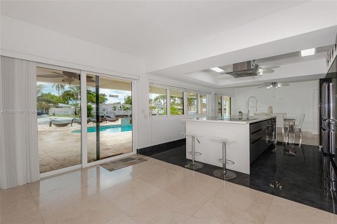 House in Lauderdale-by-the-Sea, Florida 4 bedrooms, 272.58 sq.m. № 1381984 - photo 21