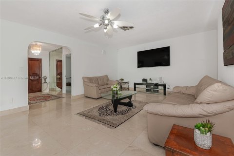 House in Lauderdale-by-the-Sea, Florida 4 bedrooms, 272.58 sq.m. № 1381984 - photo 16