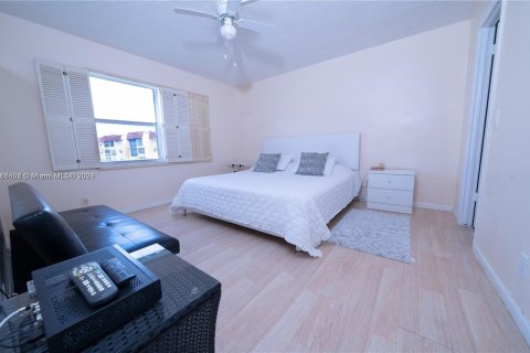 Condo in Sunrise, Florida, 2 bedrooms  № 1381937 - photo 10